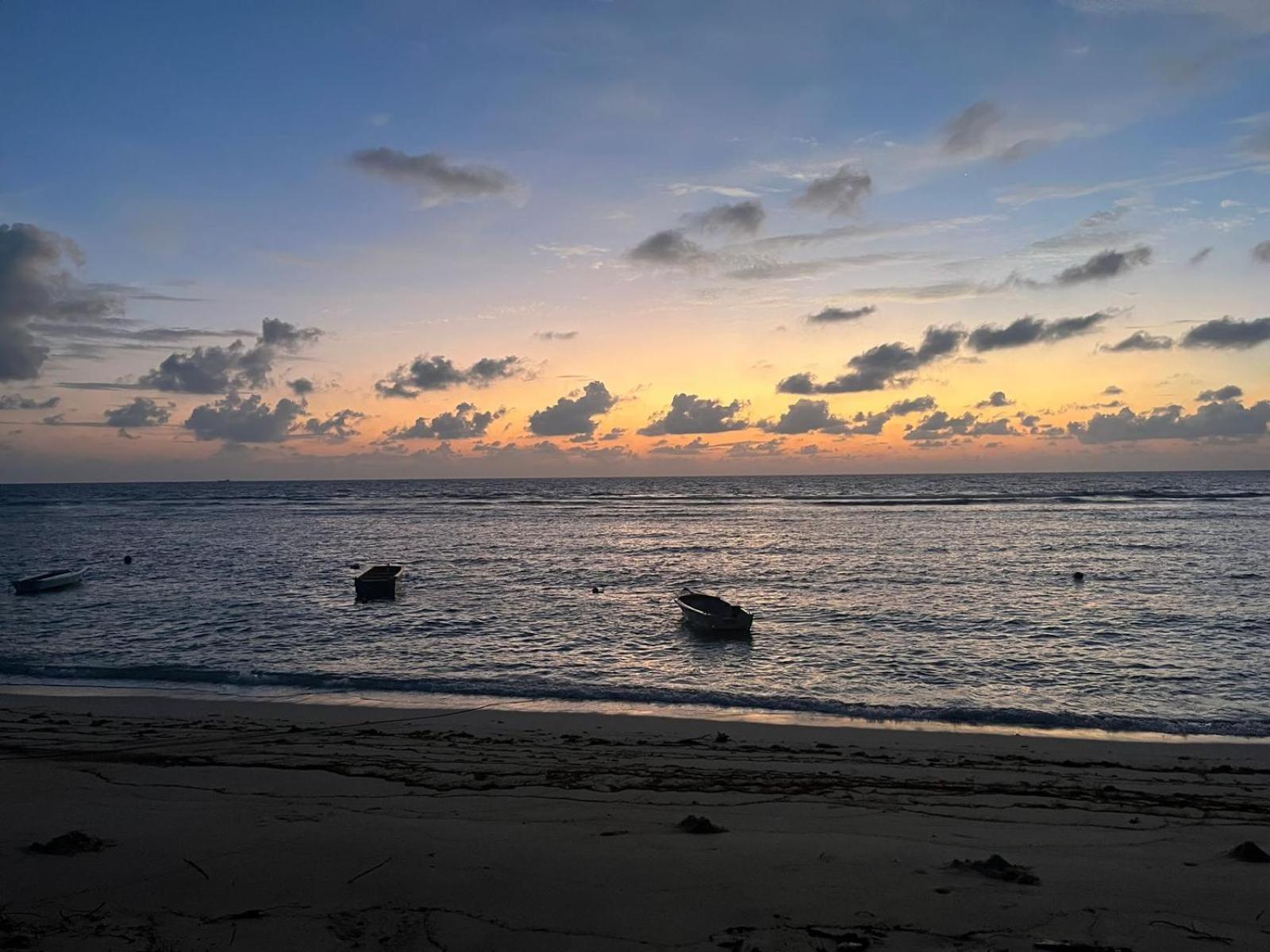 Beach Kaz Takamaka Bagian luar foto